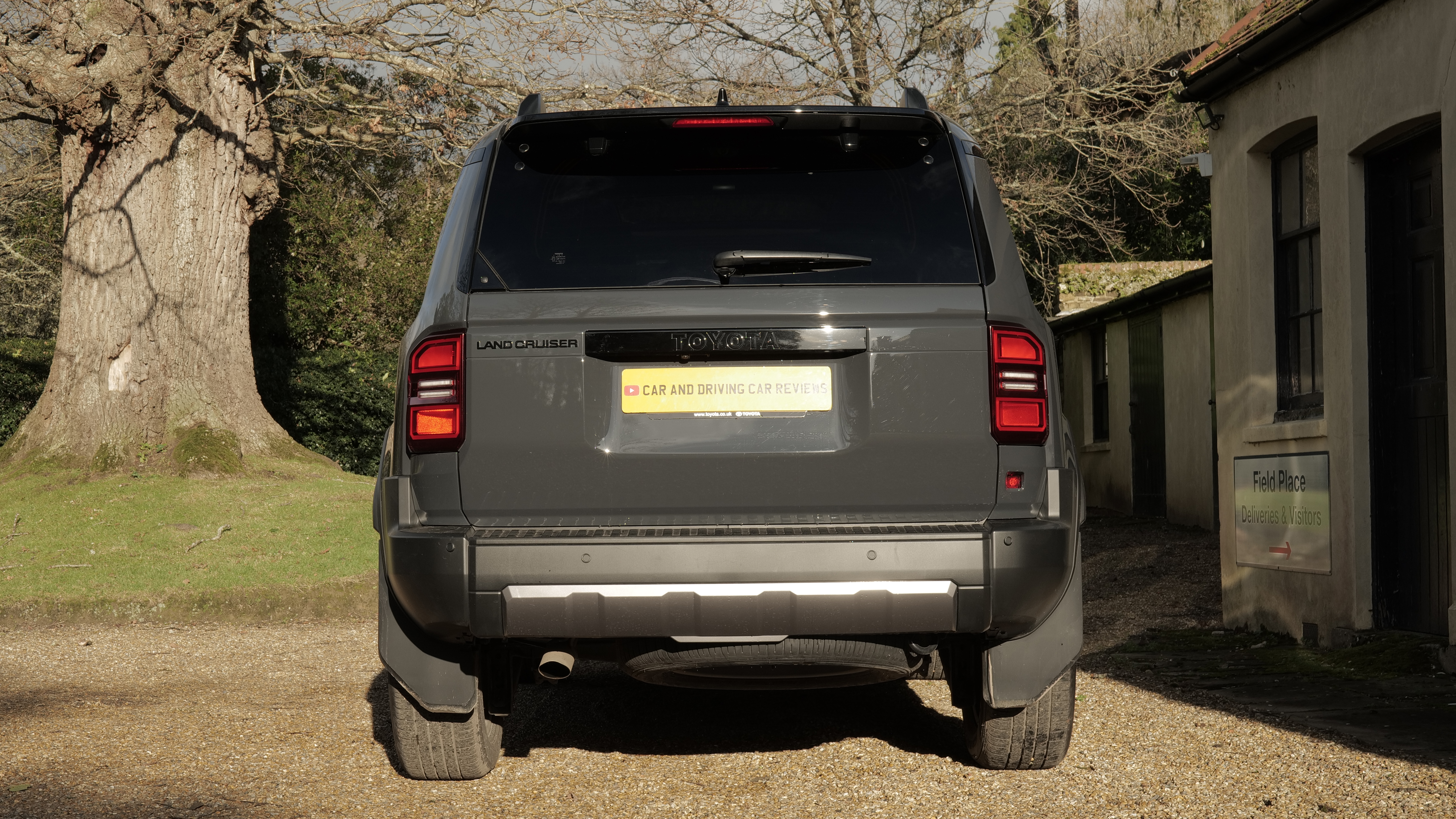 TOYOTA LAND CRUISER DIESEL SW 2.8 D-4D 48V 205 Invincible 5dr Auto [Pan Rf/5 St]